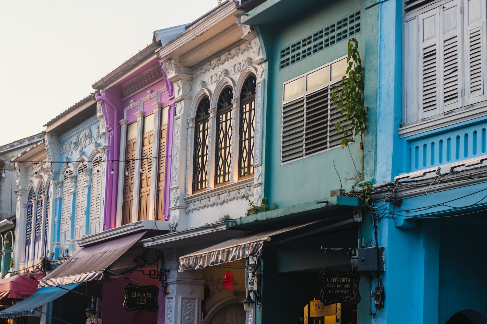 Sino-portugiesische Häuserzeile in der Altstadt von Phuket Town